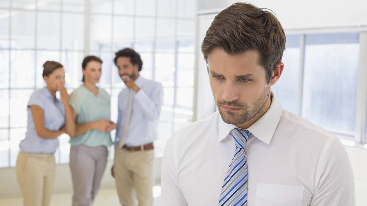 LES DICE A TODOS QUE NO ME GUSTAN LAS MUJERES