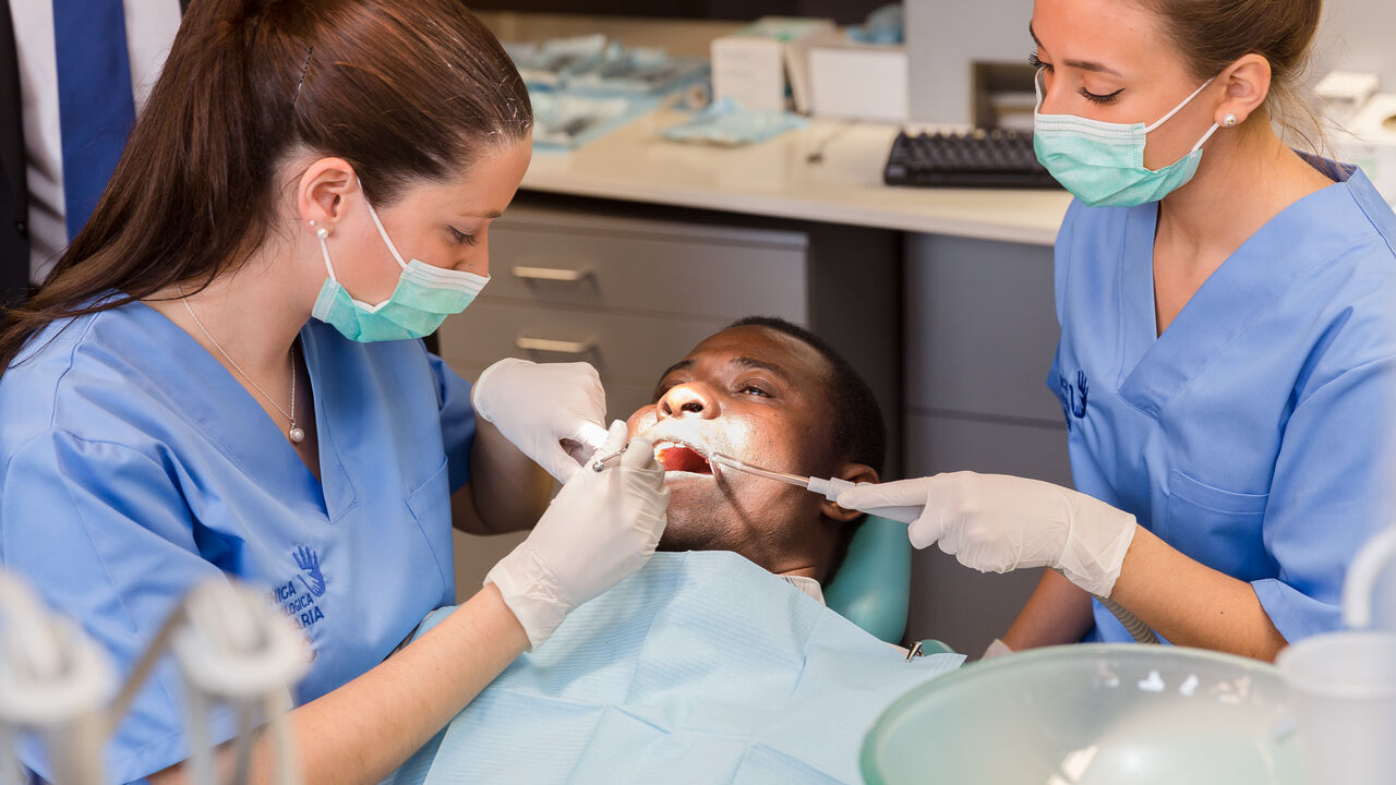 EL DENTISTA ME ENCONTRÓ UNA ENFERMEDAD VENÉREA