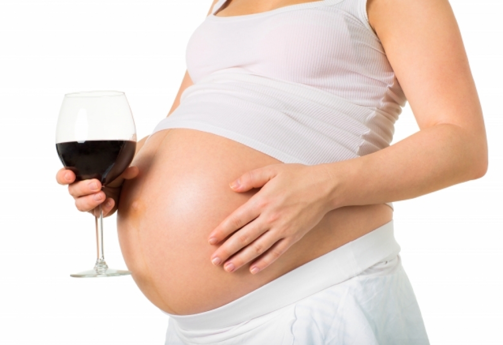 ¿Es cierto que el licor solo es dañino en el embarazo de la semana 6 a la  12? 