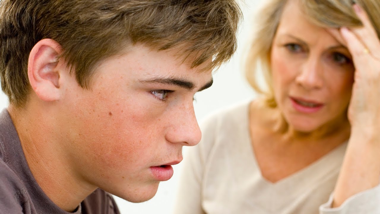 DICEN QUE MI HIJO EMBARAZÓ A UNA COMPAÑERA. SÉ QUE NO ES CIERTO.